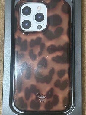 Velvet Caviar Leopard Print Brown & Black iPhone 16 Pro Case & Grip Ring